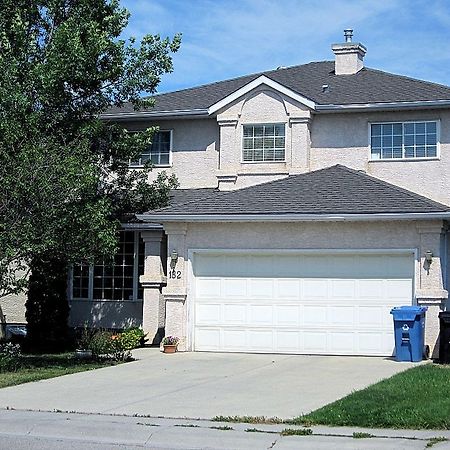 Brother Li Homestay YYC Exterior photo