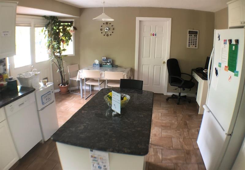 Brother Li Homestay YYC Exterior photo