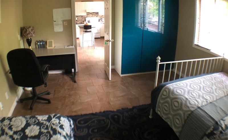 Brother Li Homestay YYC Exterior photo