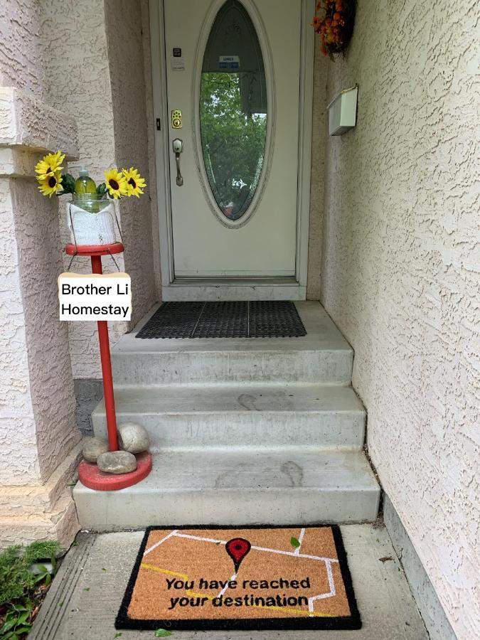 Brother Li Homestay YYC Exterior photo