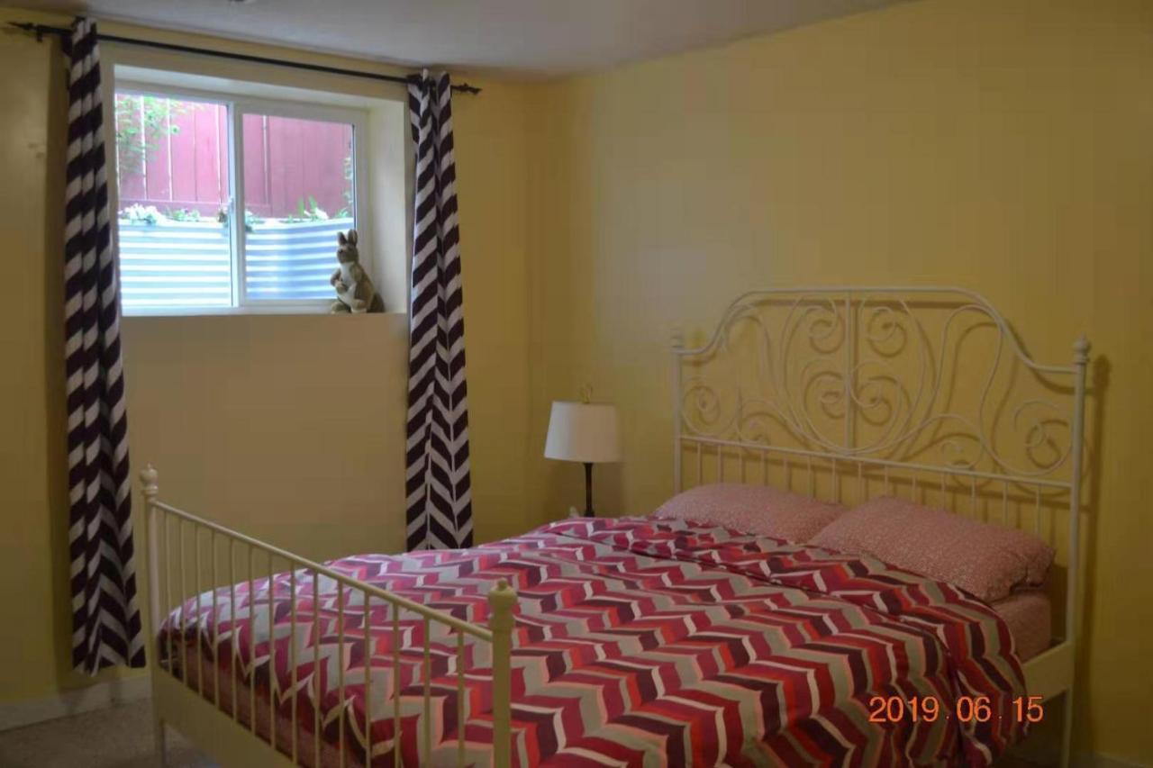 Brother Li Homestay YYC Exterior photo