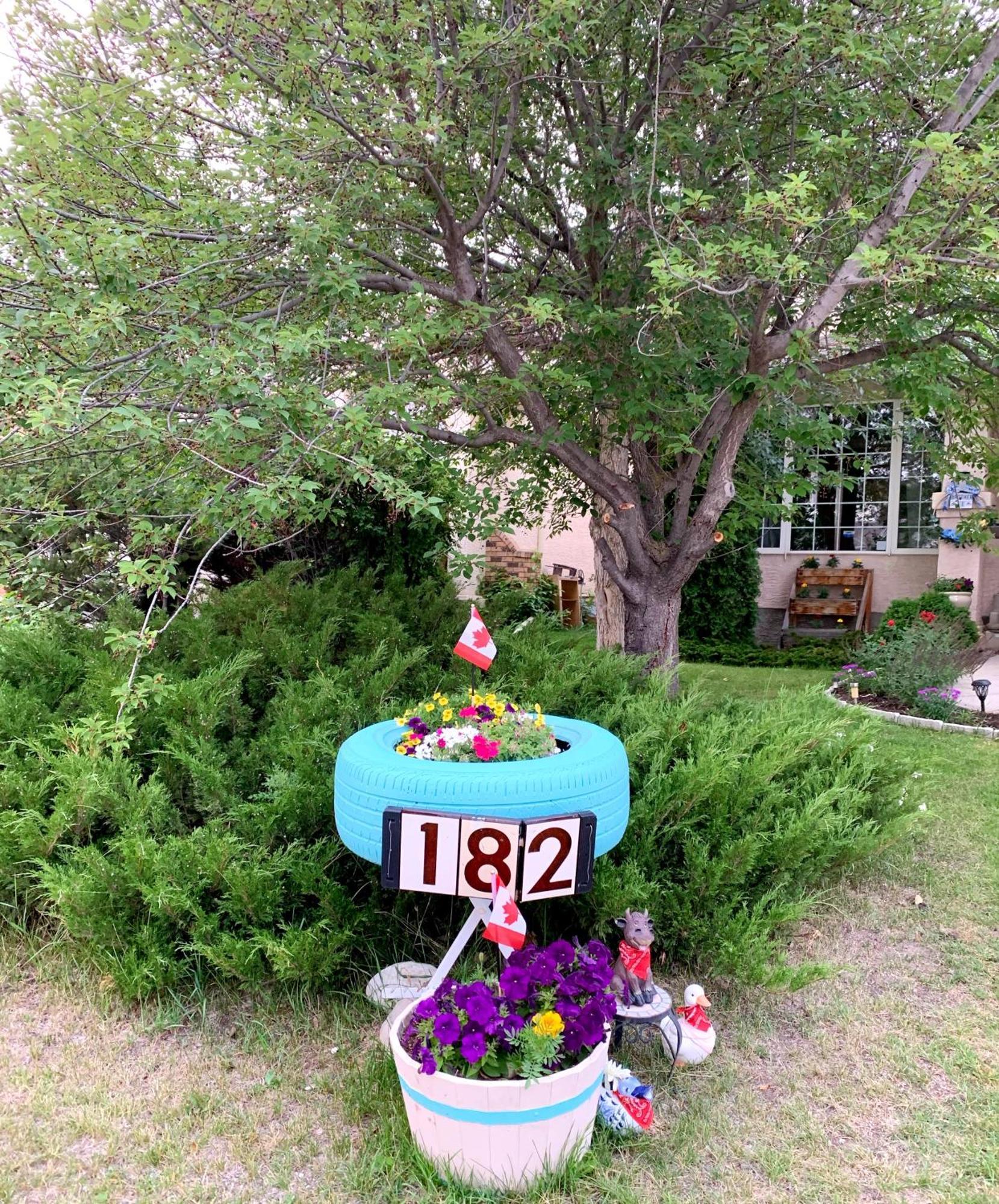 Brother Li Homestay YYC Exterior photo