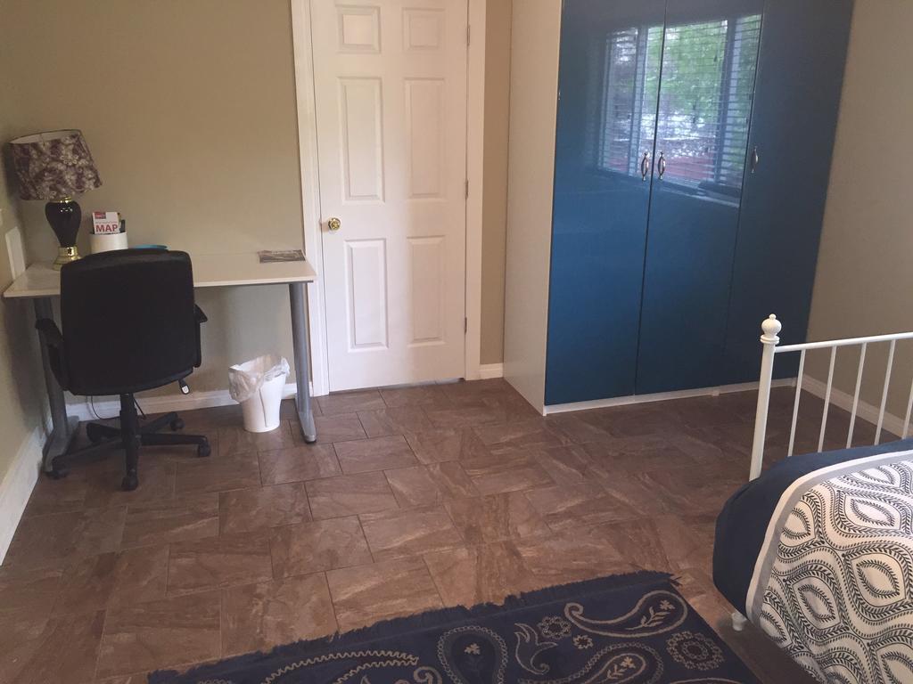 Brother Li Homestay YYC Exterior photo