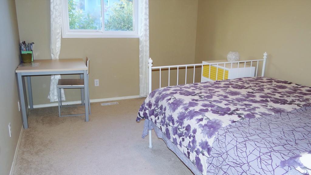 Brother Li Homestay YYC Exterior photo