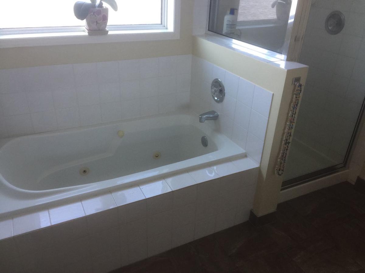 Brother Li Homestay YYC Exterior photo