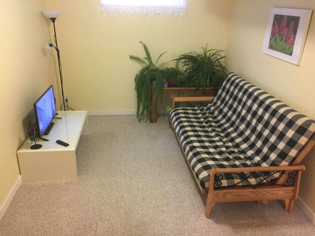 Brother Li Homestay YYC Exterior photo