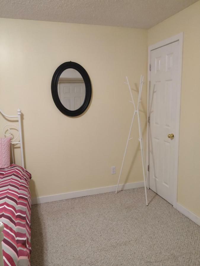 Brother Li Homestay YYC Exterior photo