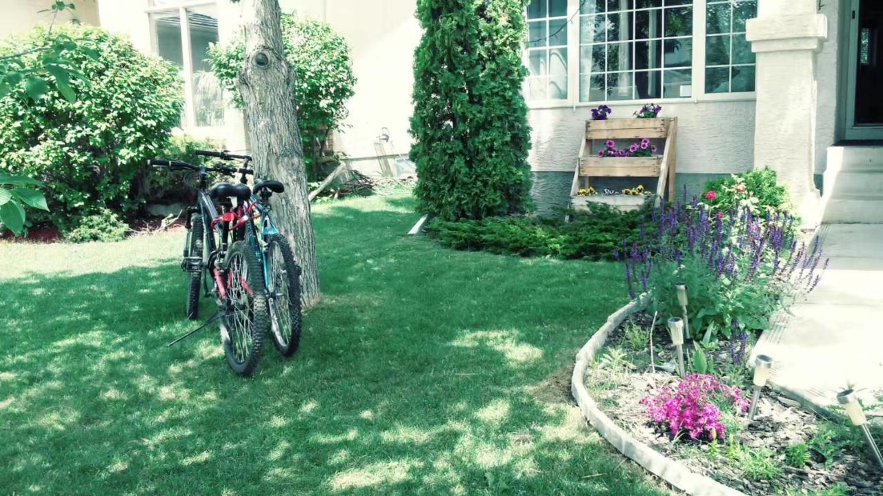 Brother Li Homestay YYC Exterior photo