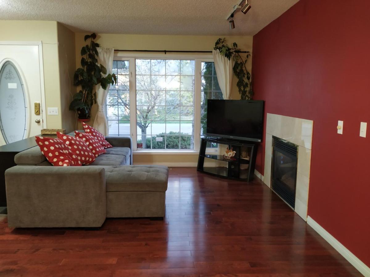 Brother Li Homestay YYC Exterior photo